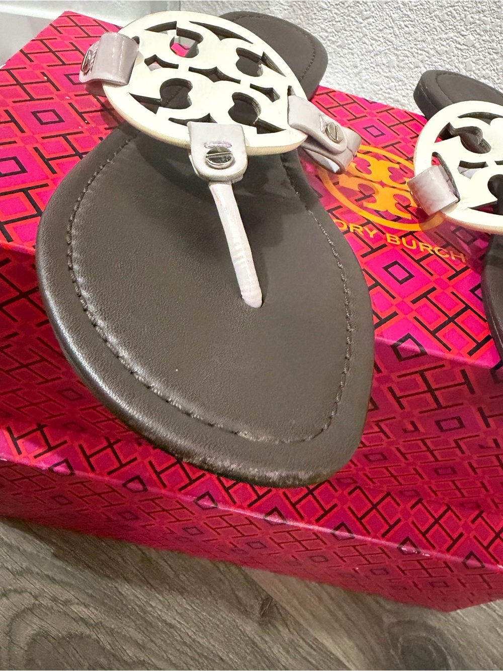 Tory Burch Miller Logo Thong Sandals - Women - Picture 3 of 4